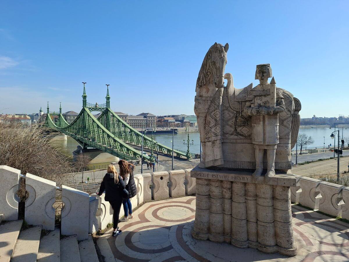 El mirador de la iglesia en la colina Gellért