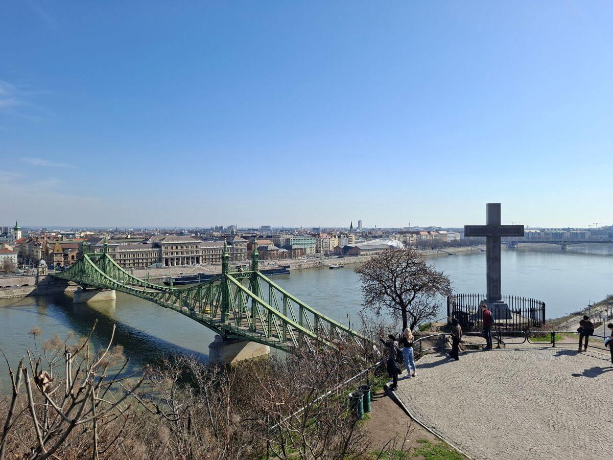 Panorámica de Budapest y el Danubio hacia el sur
