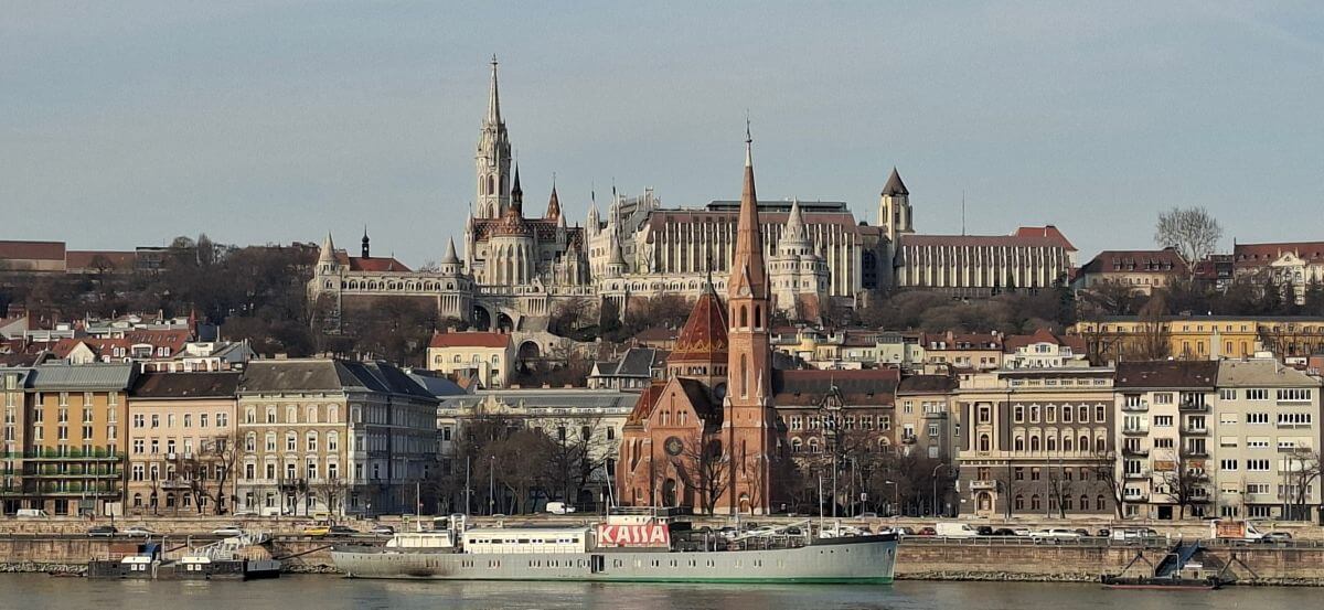Panorámica del barrio de Buda desde el Parlamento de Budapest
