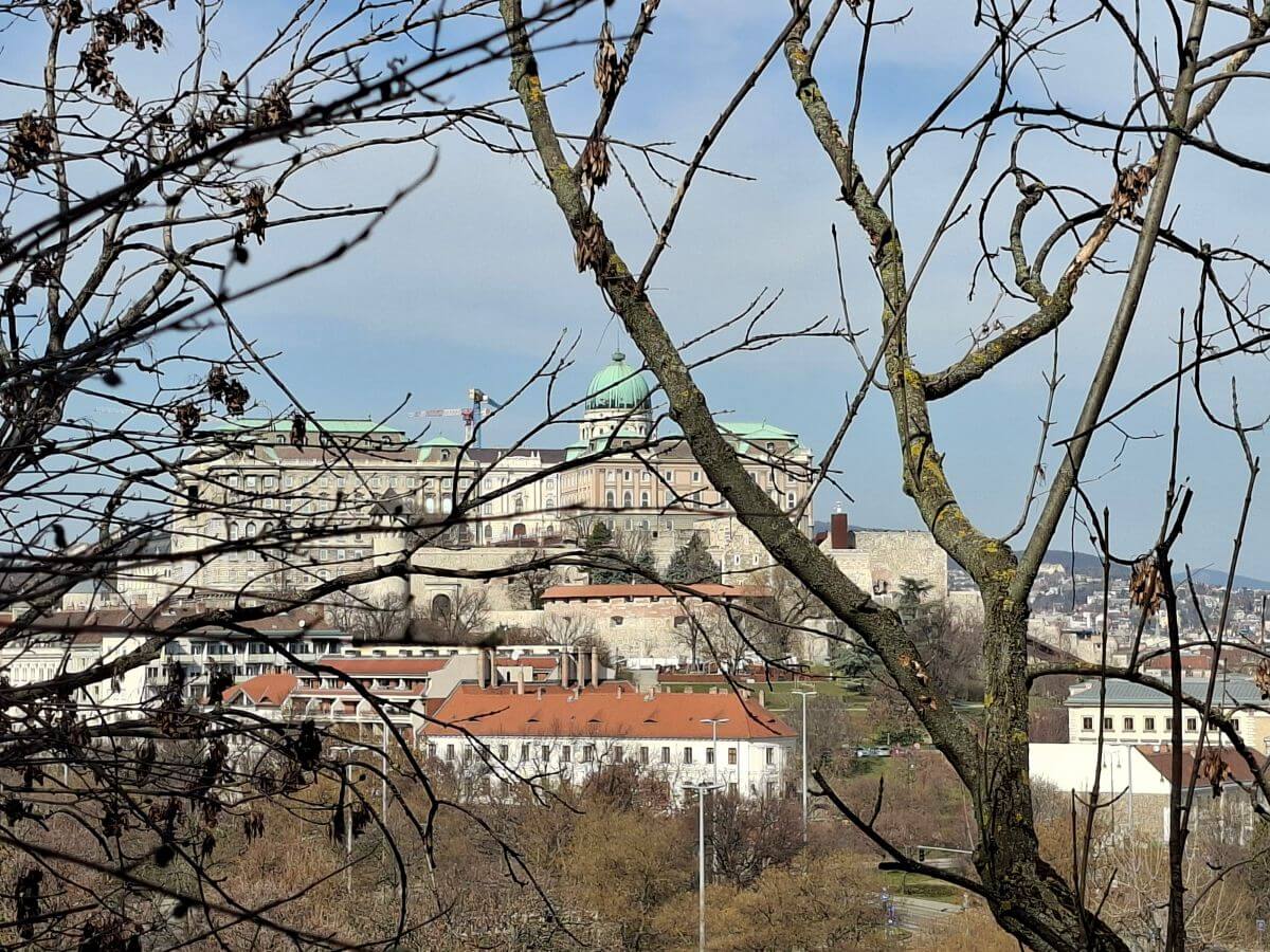 Vistas del castillo de Buda desde el monte Gellért