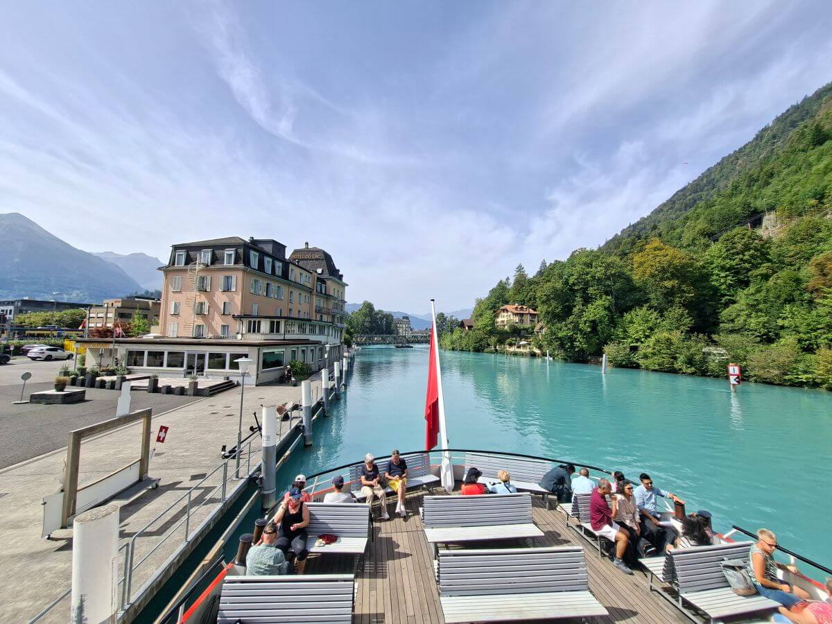 El canal que conecta Interlaken con el lago de Brienz