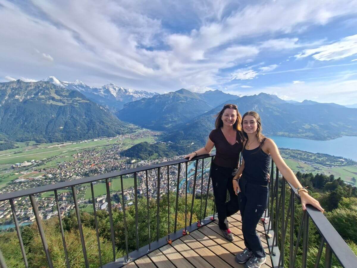 Las chicas en el mirador del Harder Kulm