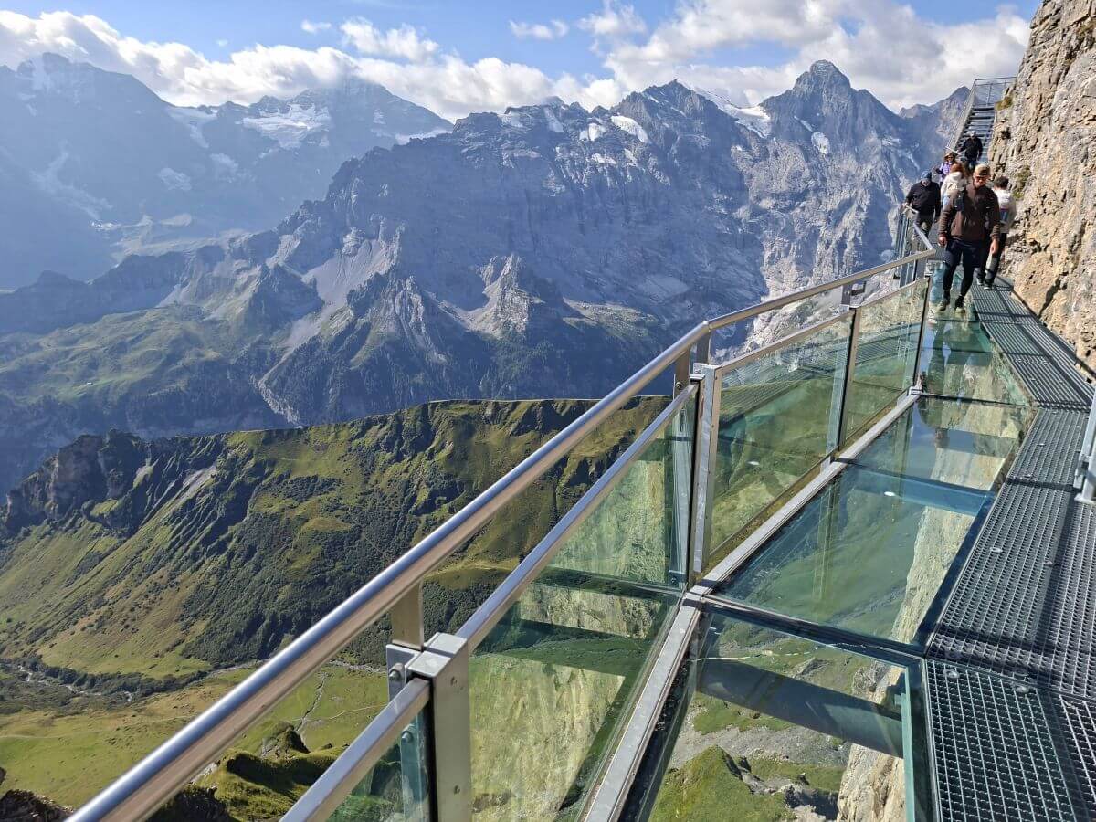 Suelo de cristal y vistas de vértigo