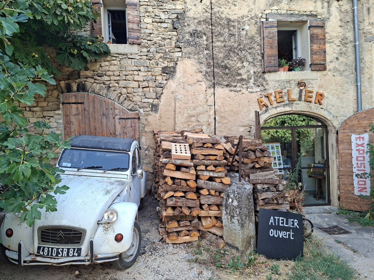 Un citröen clásico en Saignon