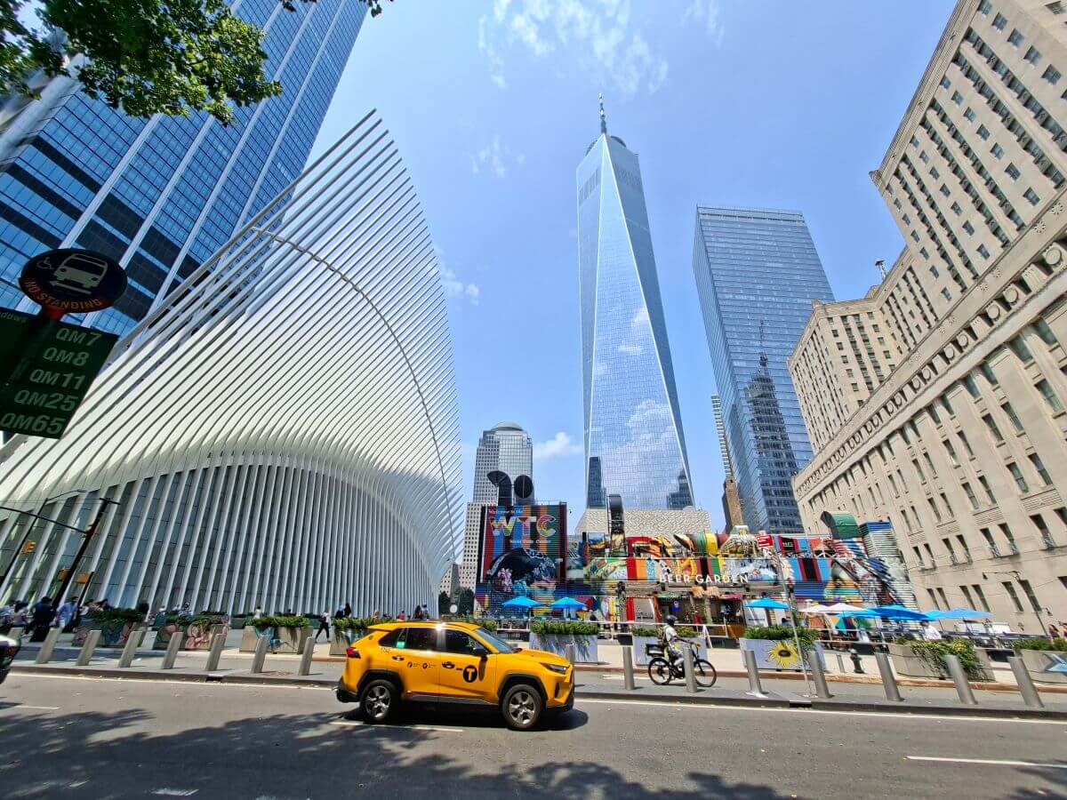 Vista de la estación del Oculus y el One World Trade Center