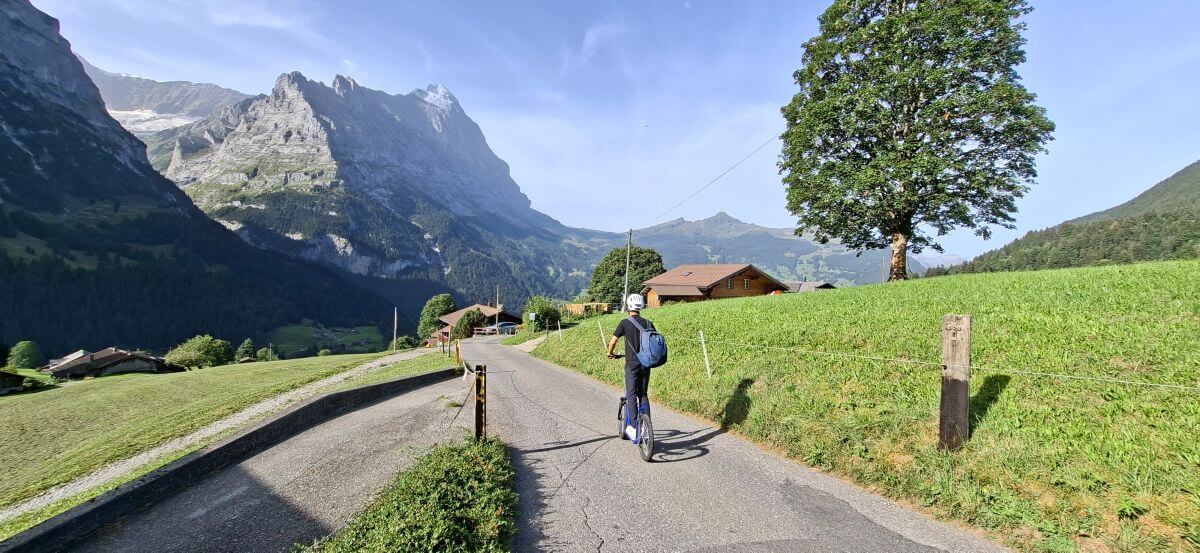 Bajando a Grindelwald en Trottibike