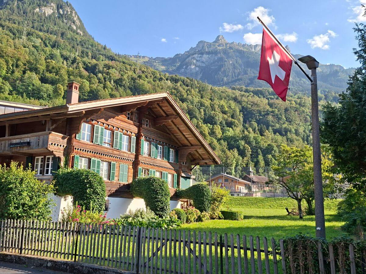 Chalets suizos en Iseltwald